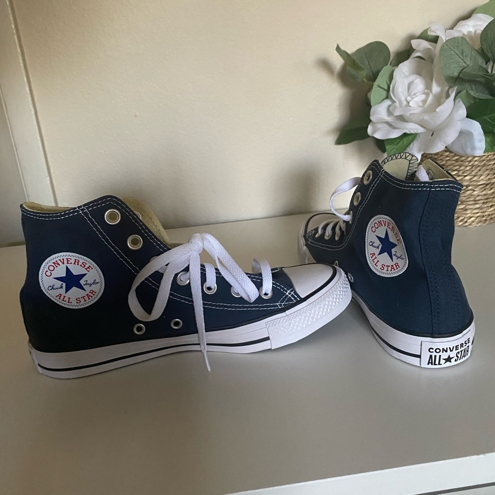Converse high top navy blue size 7.5 womens